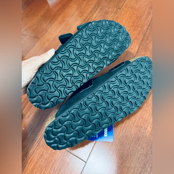 Birkenstock Uji Nubuck shine Leather straps adjustable slide sandals in black - Picture 8 of 16